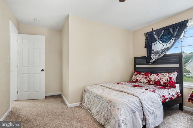 725 LINDENWOOD LN, Harrisburg, PA 17113