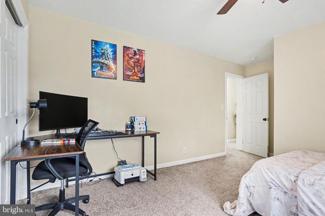 725 LINDENWOOD LN, Harrisburg, PA 17113