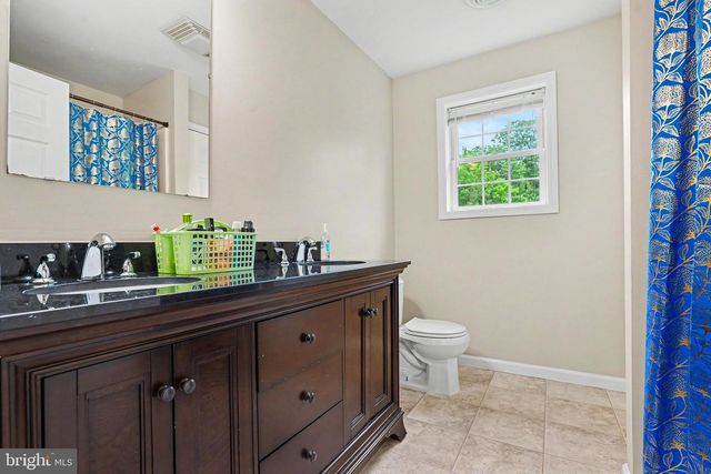725 LINDENWOOD LN, Harrisburg, PA 17113
