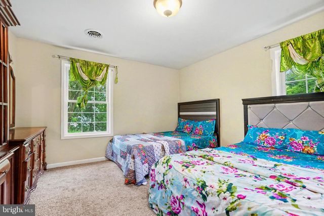 725 LINDENWOOD LN, Harrisburg, PA 17113