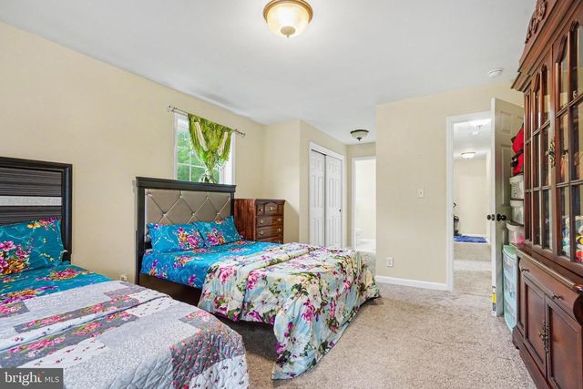 725 LINDENWOOD LN, Harrisburg, PA 17113
