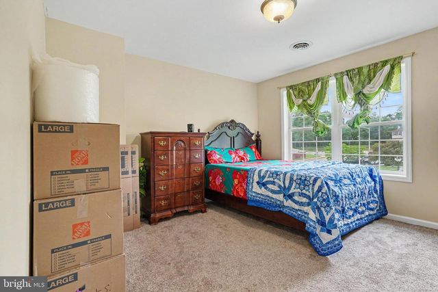 725 LINDENWOOD LN, Harrisburg, PA 17113