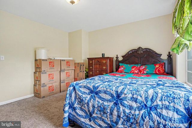 725 LINDENWOOD LN, Harrisburg, PA 17113