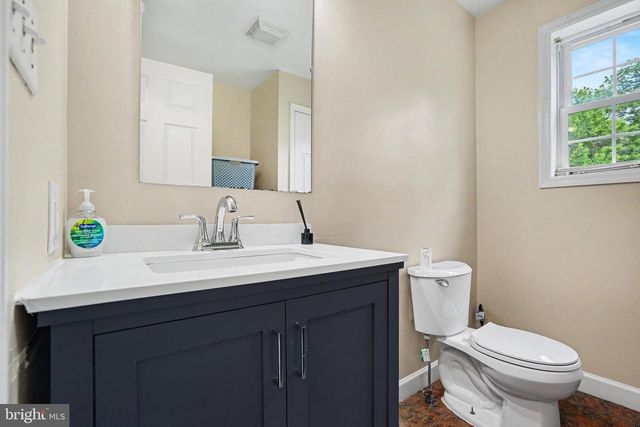 725 LINDENWOOD LN, Harrisburg, PA 17113