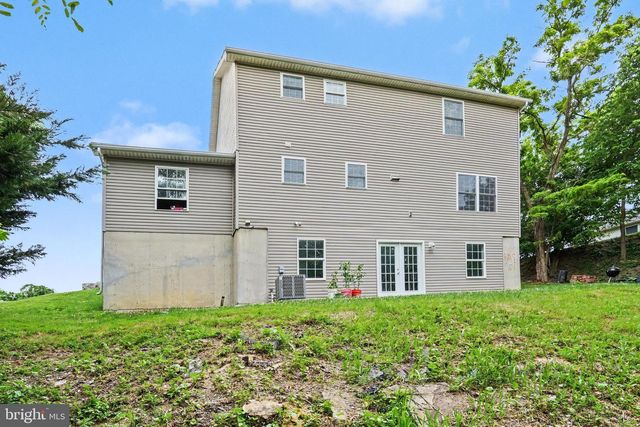 725 LINDENWOOD LN, Harrisburg, PA 17113