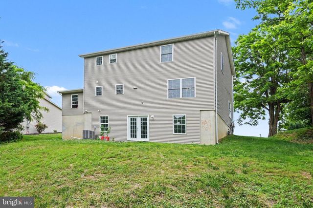 725 LINDENWOOD LN, Harrisburg, PA 17113