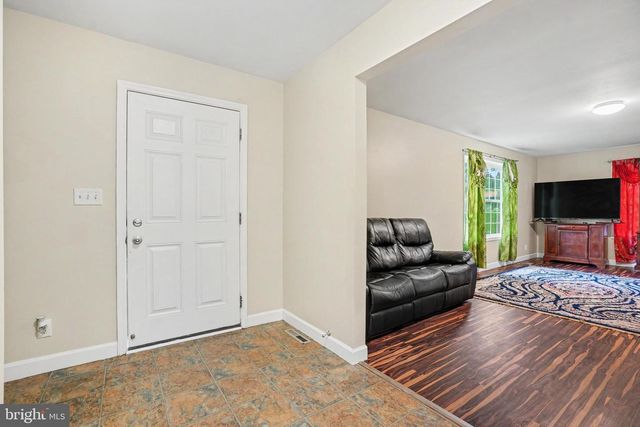 725 LINDENWOOD LN, Harrisburg, PA 17113