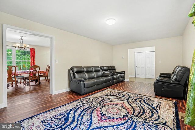 725 LINDENWOOD LN, Harrisburg, PA 17113