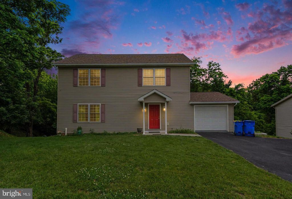 725 LINDENWOOD LN, Harrisburg, PA 17113