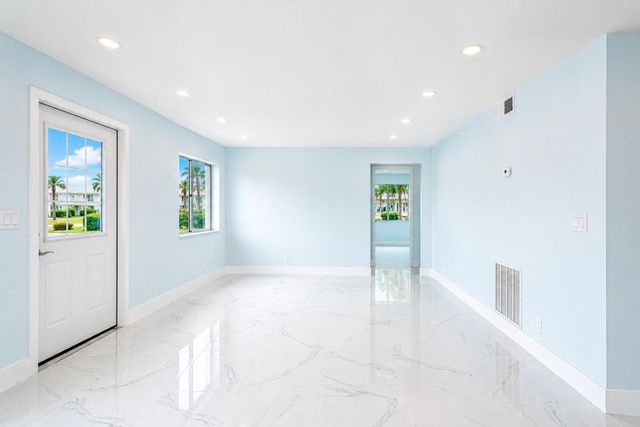 303 Knotty Pine Circle A-1, Greenacres, FL 33463