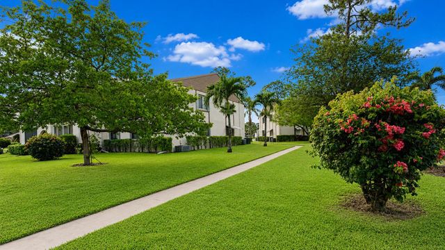 303 Knotty Pine Circle A-1, Greenacres, FL 33463