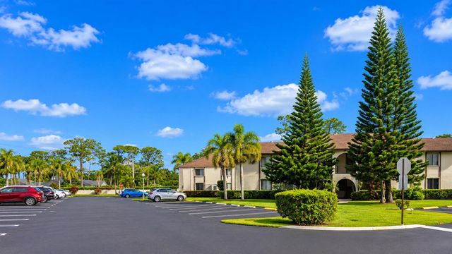 303 Knotty Pine Circle A-1, Greenacres, FL 33463