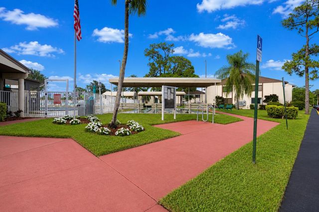 303 Knotty Pine Circle A-1, Greenacres, FL 33463