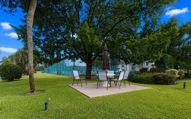 303 Knotty Pine Circle A-1, Greenacres, FL 33463