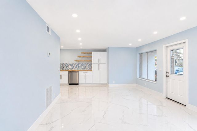 303 Knotty Pine Circle A-1, Greenacres, FL 33463