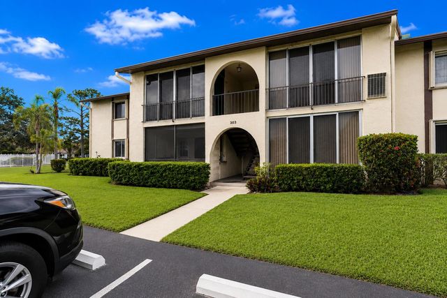 303 Knotty Pine Circle A-1, Greenacres, FL 33463