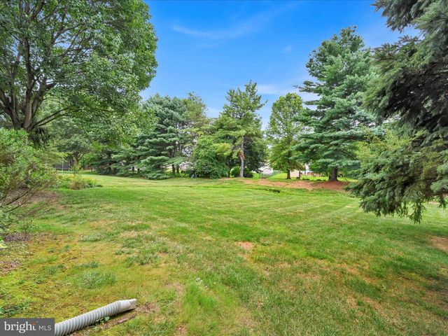 1020 FLAGSTONE CT, Lancaster, PA 17603