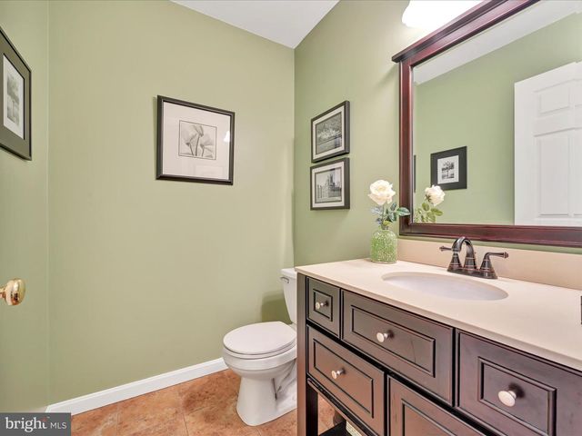 1020 FLAGSTONE CT, Lancaster, PA 17603