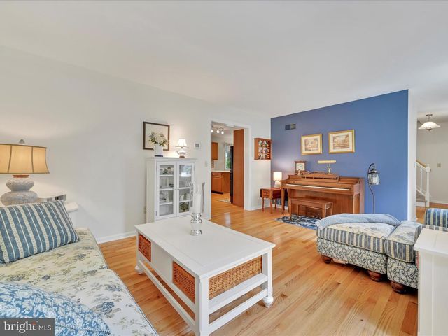 1020 FLAGSTONE CT, Lancaster, PA 17603