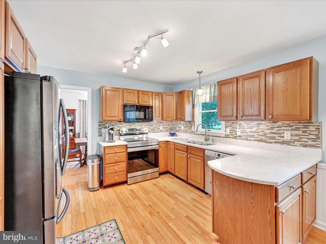 1020 FLAGSTONE CT, Lancaster, PA 17603