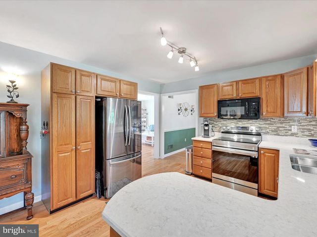 1020 FLAGSTONE CT, Lancaster, PA 17603