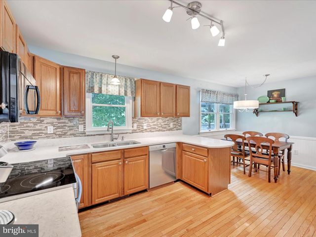 1020 FLAGSTONE CT, Lancaster, PA 17603