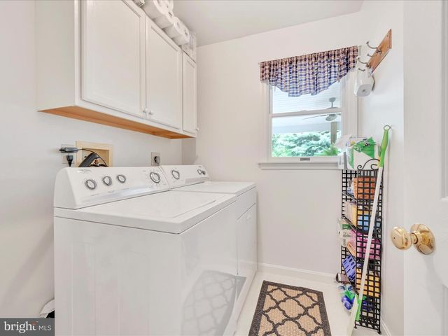 1020 FLAGSTONE CT, Lancaster, PA 17603