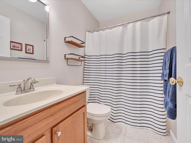 1020 FLAGSTONE CT, Lancaster, PA 17603