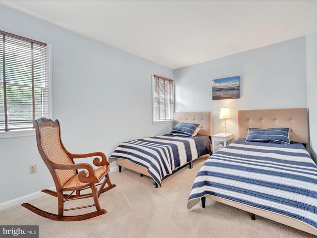 1020 FLAGSTONE CT, Lancaster, PA 17603