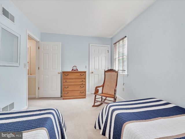 1020 FLAGSTONE CT, Lancaster, PA 17603