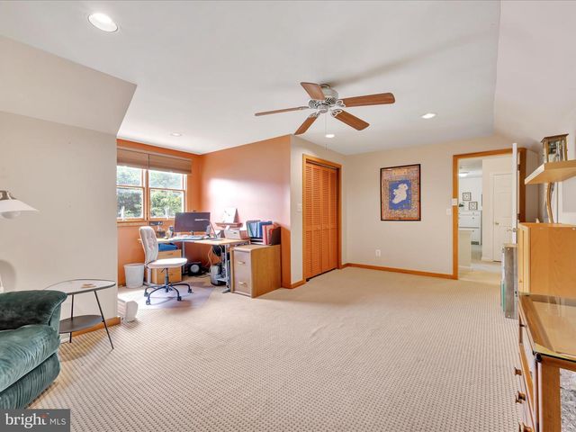 1020 FLAGSTONE CT, Lancaster, PA 17603