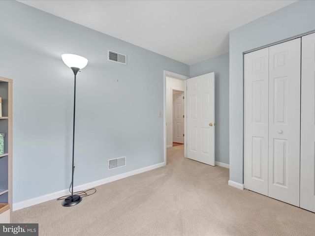 1020 FLAGSTONE CT, Lancaster, PA 17603