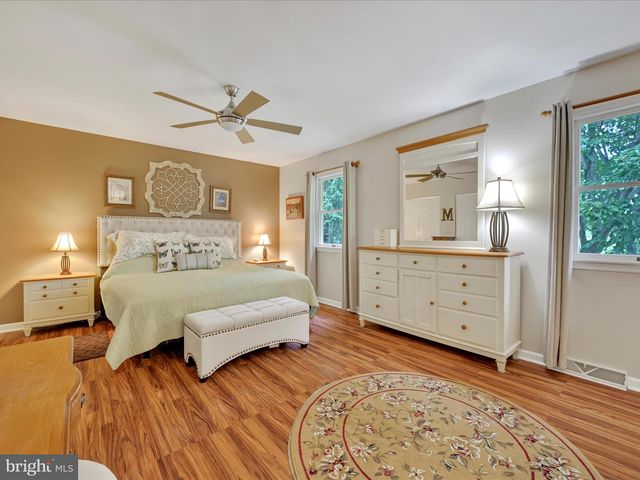 1020 FLAGSTONE CT, Lancaster, PA 17603