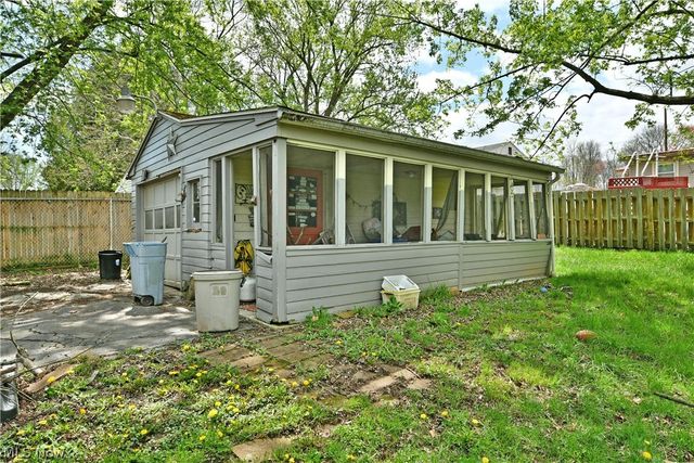 7374 Ranier Trail, Youngstown, OH 44512