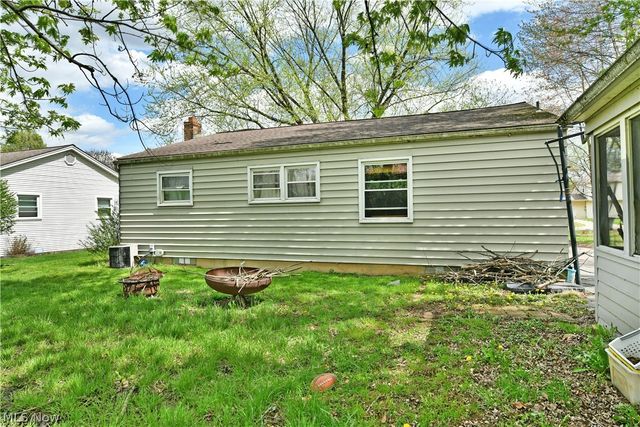7374 Ranier Trail, Youngstown, OH 44512