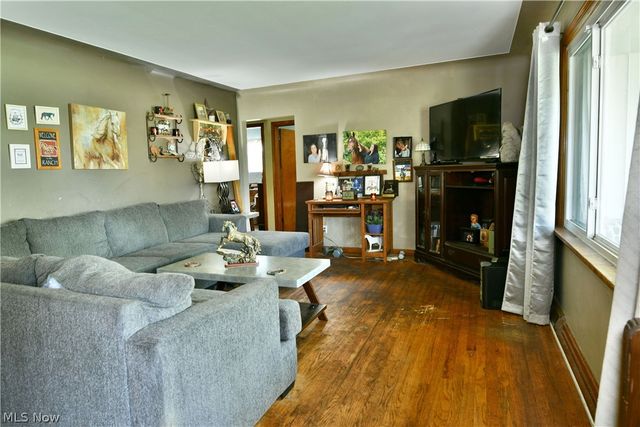 7374 Ranier Trail, Youngstown, OH 44512