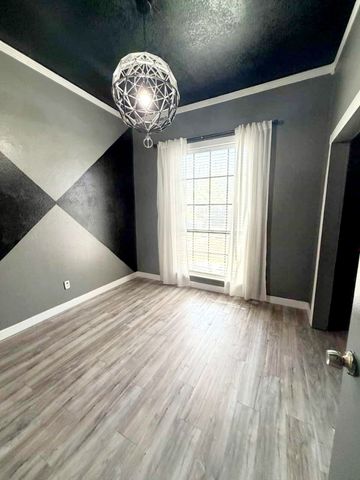 1045 S Pepperidge Drive, Lancaster, TX 75134