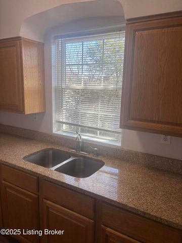 3802 Nanz Ave 8, Louisville, KY 40207