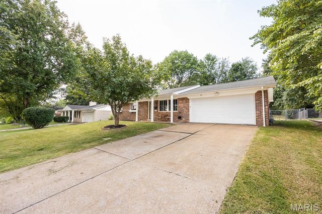 117 Williamsburg Drive, Belleville, IL 62221
