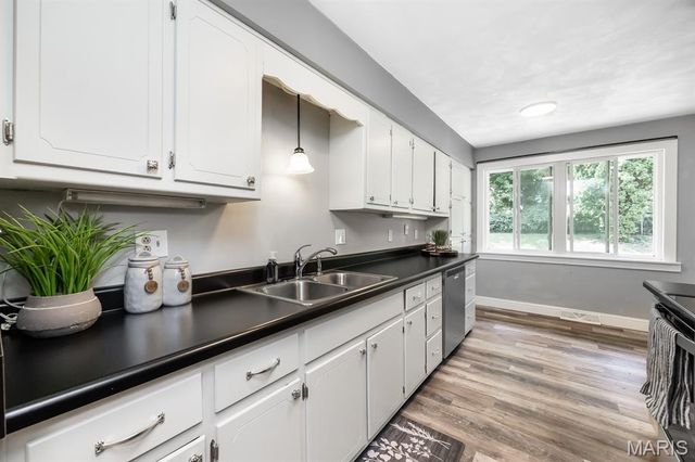 117 Williamsburg Drive, Belleville, IL 62221