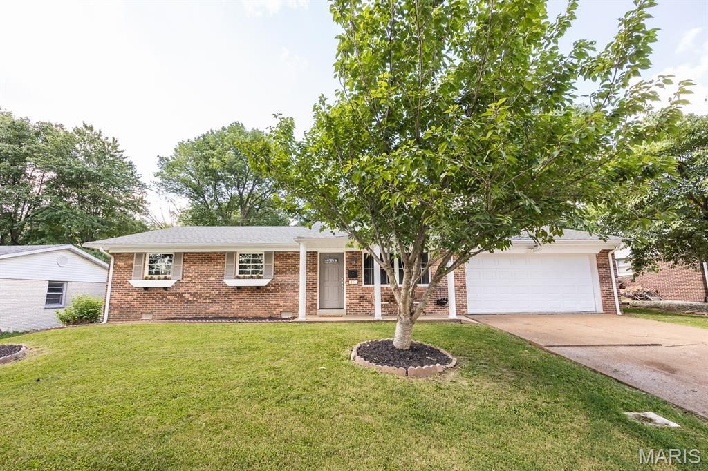 117 Williamsburg Drive, Belleville, IL 62221