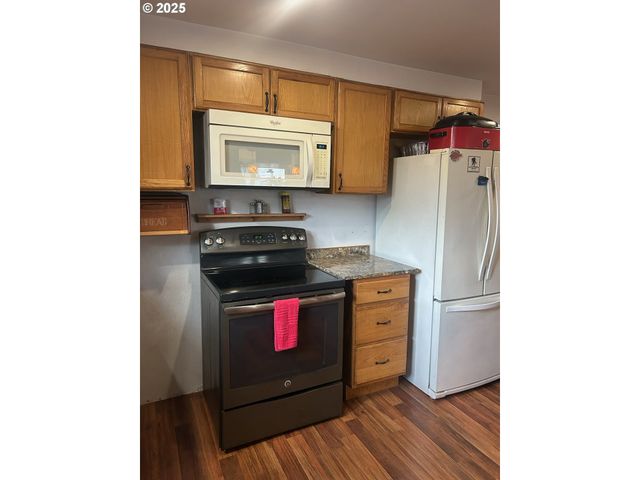 122 Ne 4TH St, Willamina, OR 97396