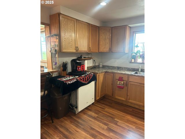 122 Ne 4TH St, Willamina, OR 97396