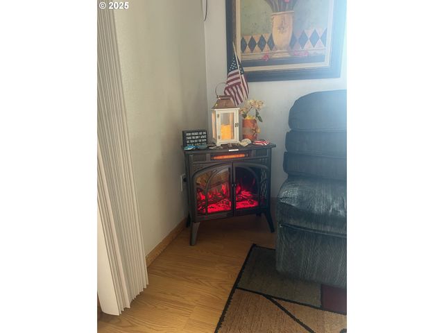 122 Ne 4TH St, Willamina, OR 97396