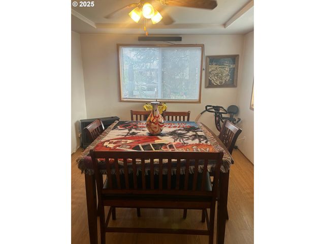 122 Ne 4TH St, Willamina, OR 97396