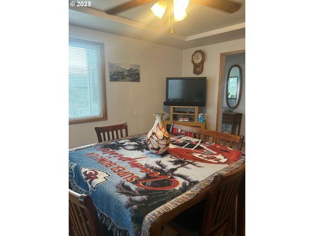 122 Ne 4TH St, Willamina, OR 97396