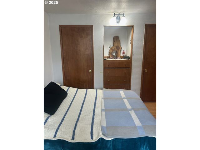 122 Ne 4TH St, Willamina, OR 97396