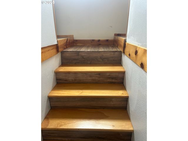 122 Ne 4TH St, Willamina, OR 97396