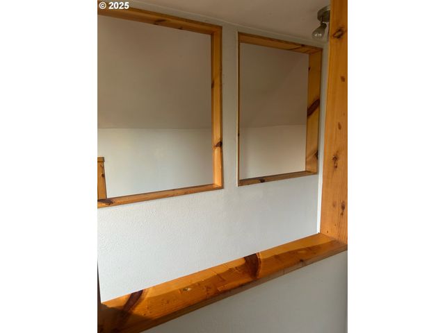 122 Ne 4TH St, Willamina, OR 97396