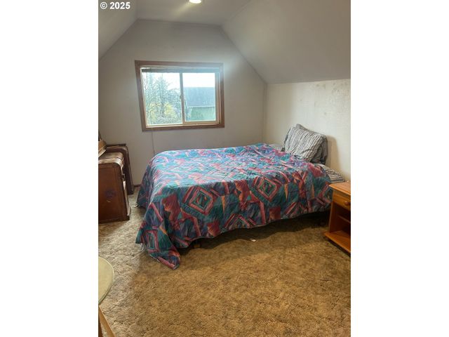 122 Ne 4TH St, Willamina, OR 97396